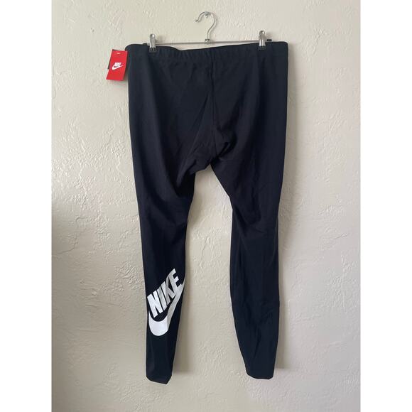 NWT Nike Essential Plus Size Leggings Athletisure Stretch Workout Gym Fitness 1X - Picture 2 of 12